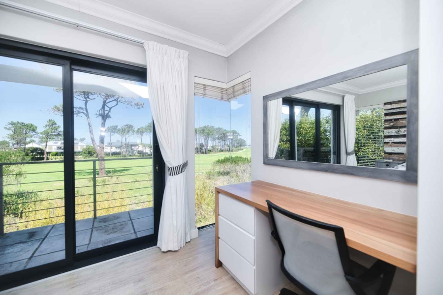 4 Bedroom Property for Sale in Fernkloof Estate Western Cape